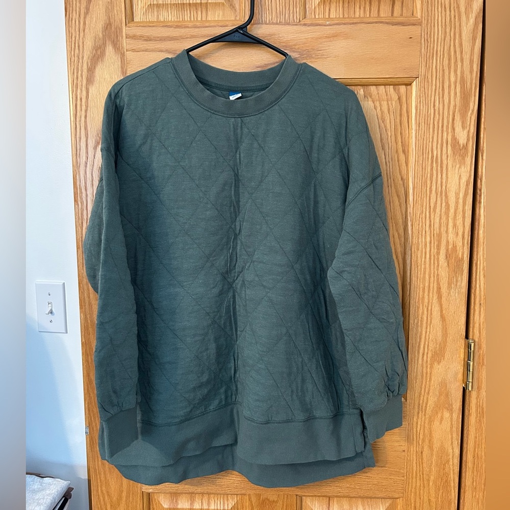Old Navy quilted crewneck